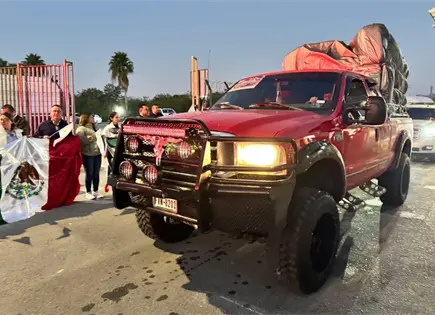 Fotos | Parte la Caravana Migrante desde Texas a SLP